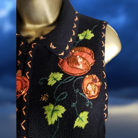 Vintage 90's White Stag Halloween Vest - Knit, Embroidered & Beaded - Pumpkins. - Picture 2 of 10